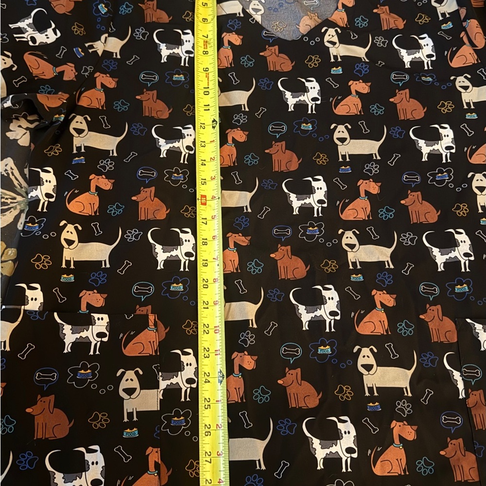 Zoe+Chloe Very Cute Black Dog Print Scrub Top 2X - Picture 10 of 16